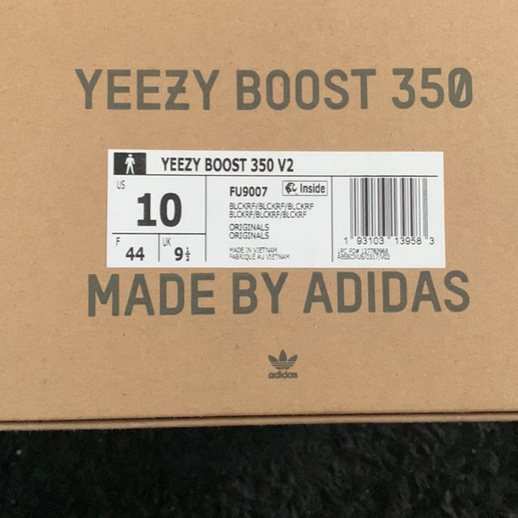 Yeezy main image 3